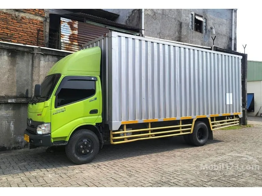 Jual Mobil Hino Dutro 2023 136 MDL 4.0 di DKI Jakarta Manual Trucks Hijau Rp 384.000.000