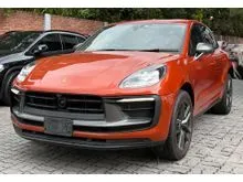 2023 Porsche Macan 2.0 SUV MACAN T PAPAYA METALLIC SPORT CHRONO PAN ROOF PDLS+ Matrix 360 Cam 25K KM OFFER UNIT
