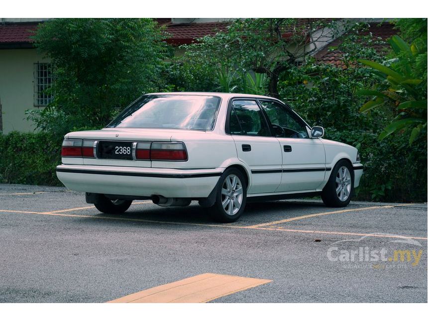 1990 Toyota Corolla SE Sedan