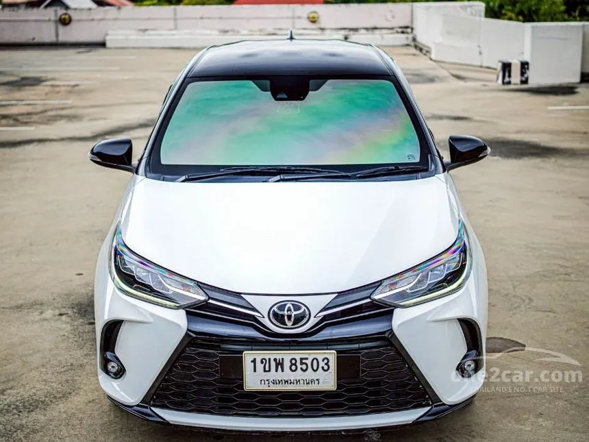 2021 Toyota YARIS Sport Premium Black Roof Hatchback