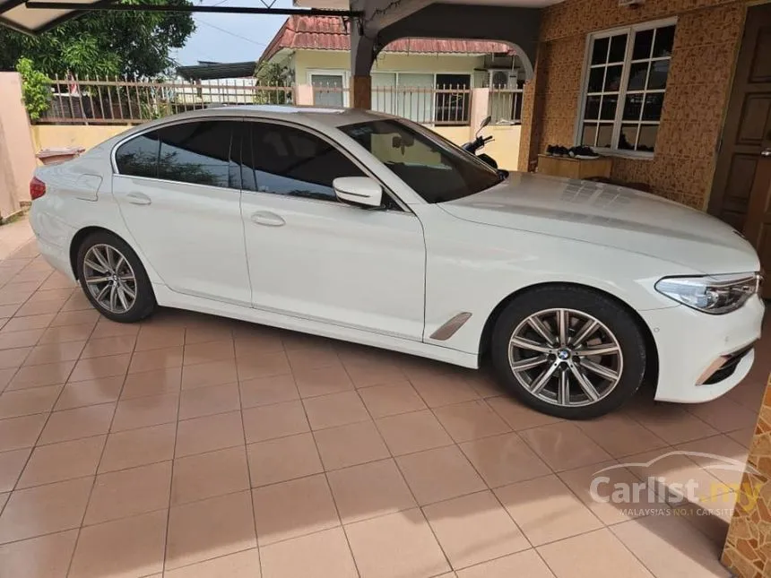 2019 BMW 520i Luxury Sedan