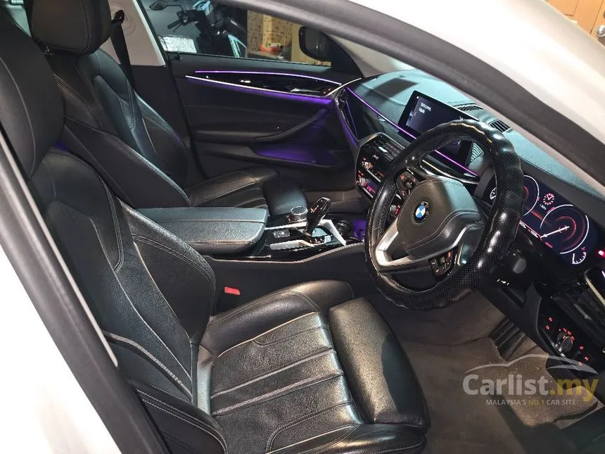 2019 BMW 520i Luxury Sedan