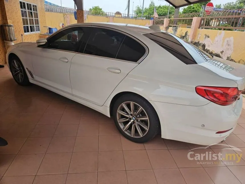 2019 BMW 520i Luxury Sedan