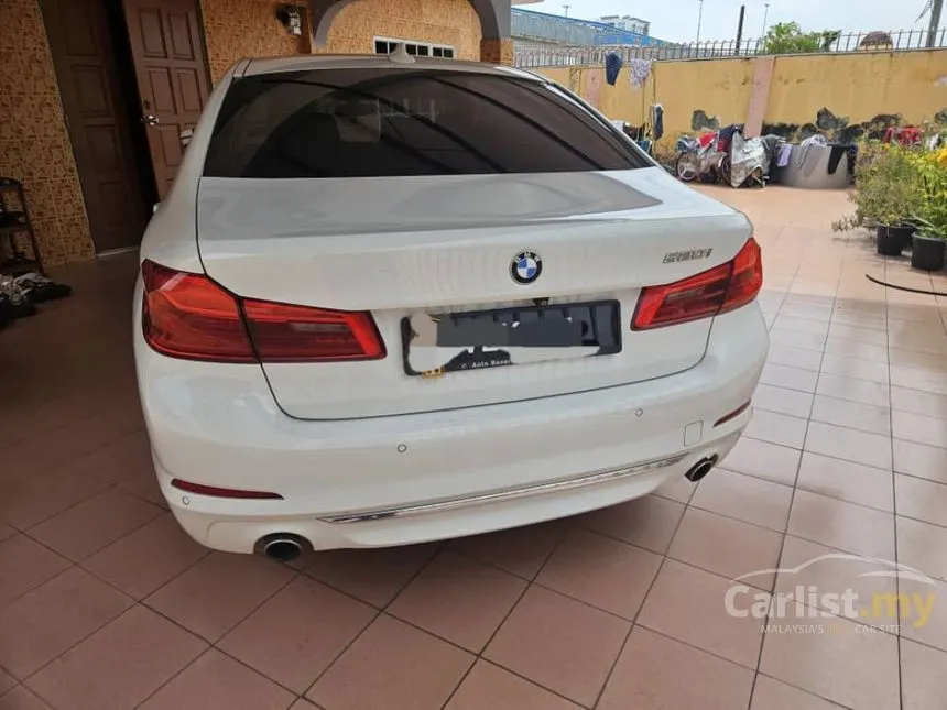 2019 BMW 520i Luxury Sedan