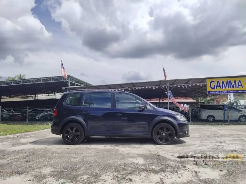 2011 Volkswagen Cross Touran MPV