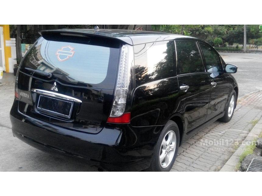 Jual Mobil Mitsubishi Grandis 2005 NA 2.4 di Jawa Barat 