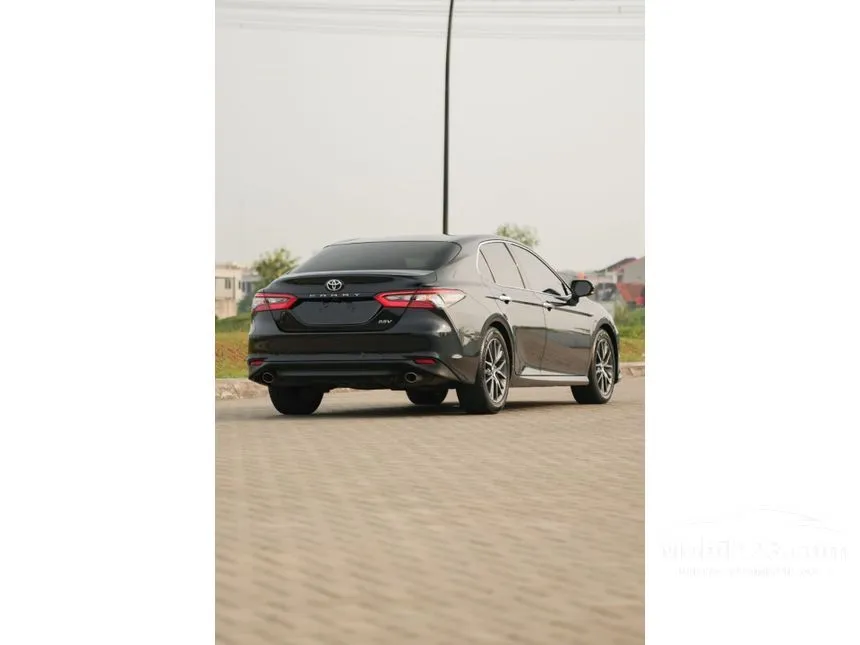 2022 Toyota Camry V Sedan