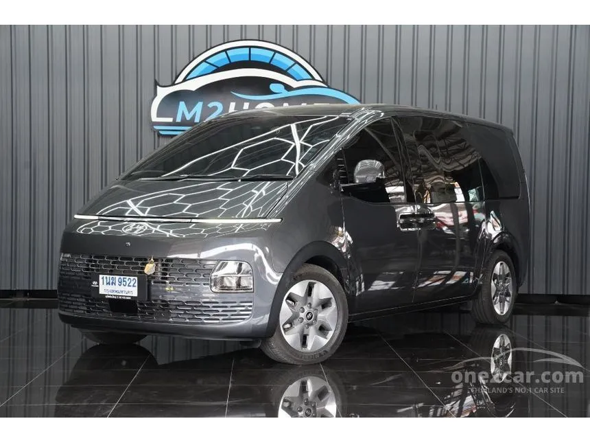 2022 Hyundai Staria SEL Van