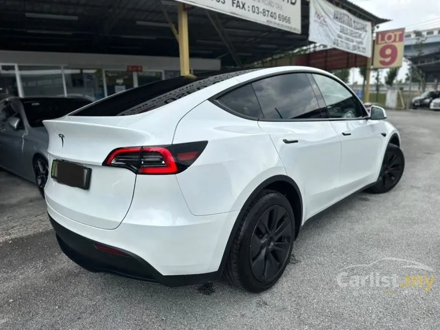 2025 TESLA Model Y Standard Range SUV