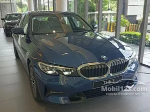 2022 BMW 320i 2.0 Dynamic Sedan, Ready Semua Warna !