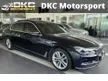 2017 BMW 740Le 2.0 xDrive Sedan / EXECUTIVE LOUNGE REAR SEATS/REAR SEAT MASSAGE FUNCTION/PANORAMIC SKY LOUNGE ROOF/IDRIVE INFOTAINMENT WITH NAVIGATION