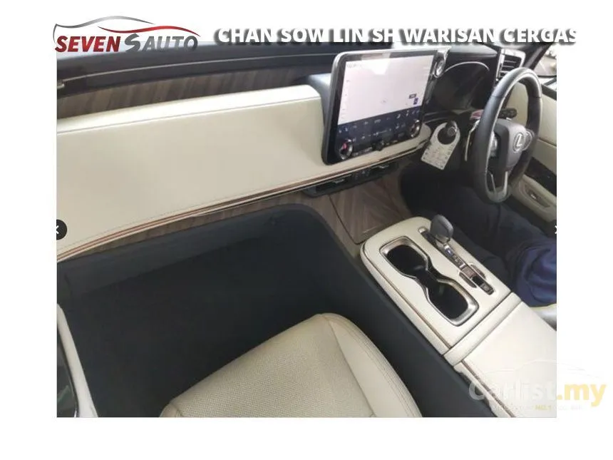 2025 Lexus LM 500h Version L 6 Seater MPV