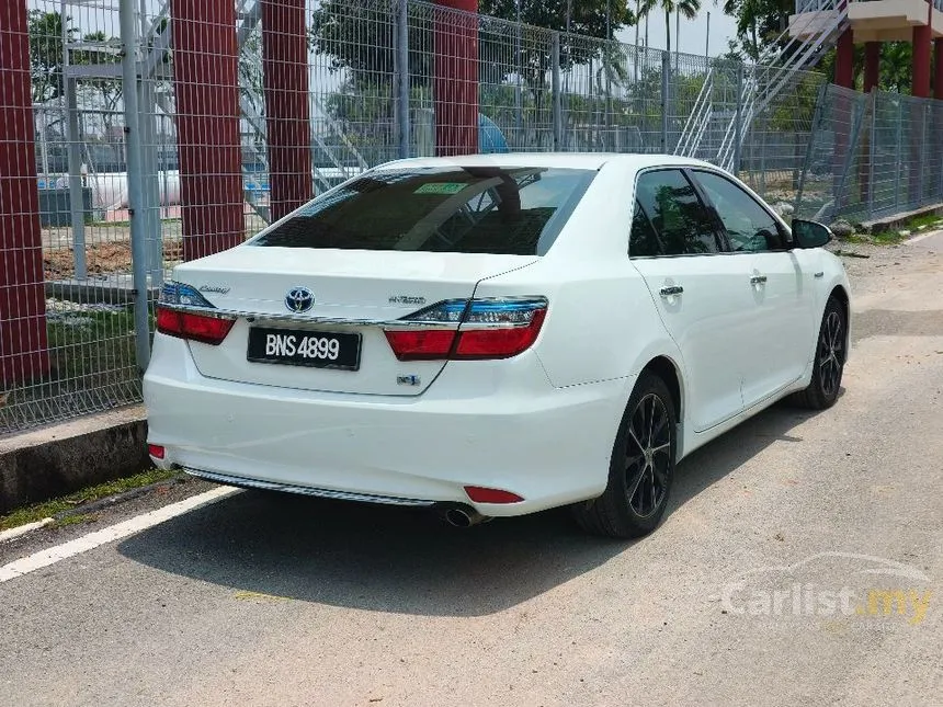 2016 Toyota Camry Hybrid Luxury Sedan