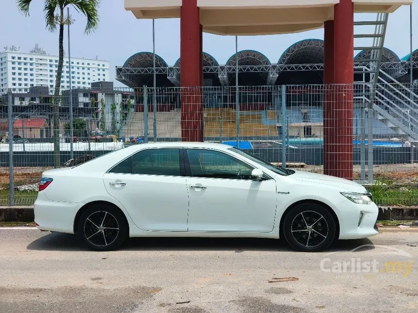 2016 Toyota Camry Hybrid Luxury Sedan