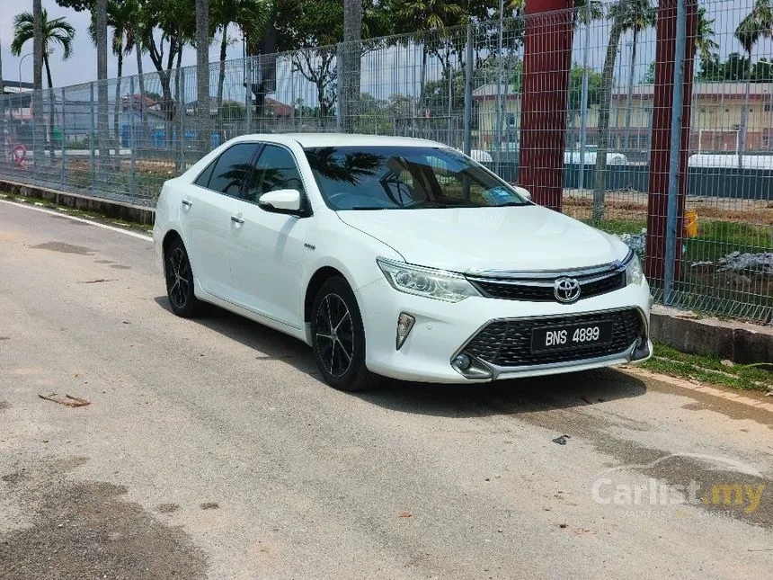 2016 Toyota Camry Hybrid Luxury Sedan