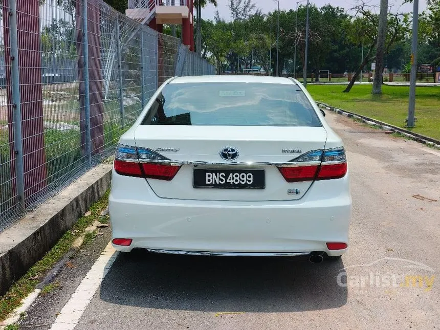2016 Toyota Camry Hybrid Luxury Sedan