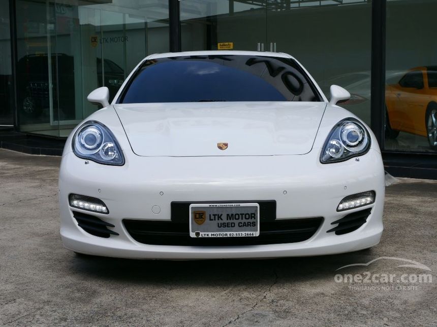 2012 Porsche Panamera V6 Sedan