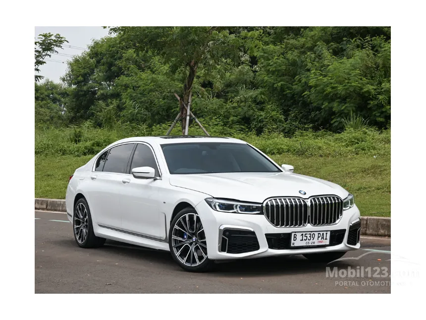 Jual Mobil BMW 730Li 2017 2.0 di Banten Automatic Sedan Putih Rp 776.000.000