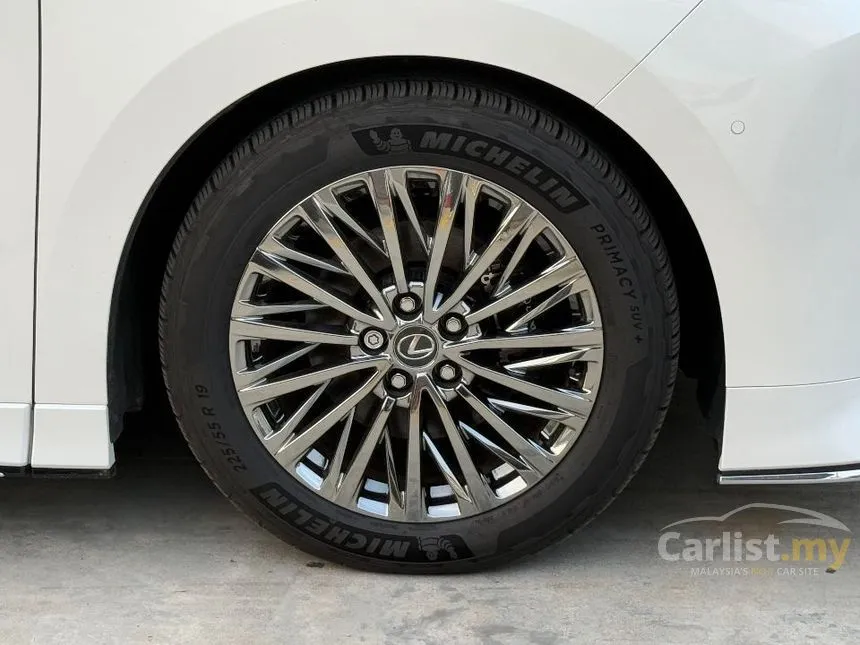 2025 Lexus LM 500h Version L 6 Seater MPV