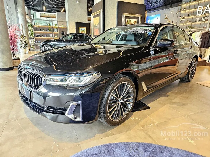 2023 BMW 530i Opulence Sedan