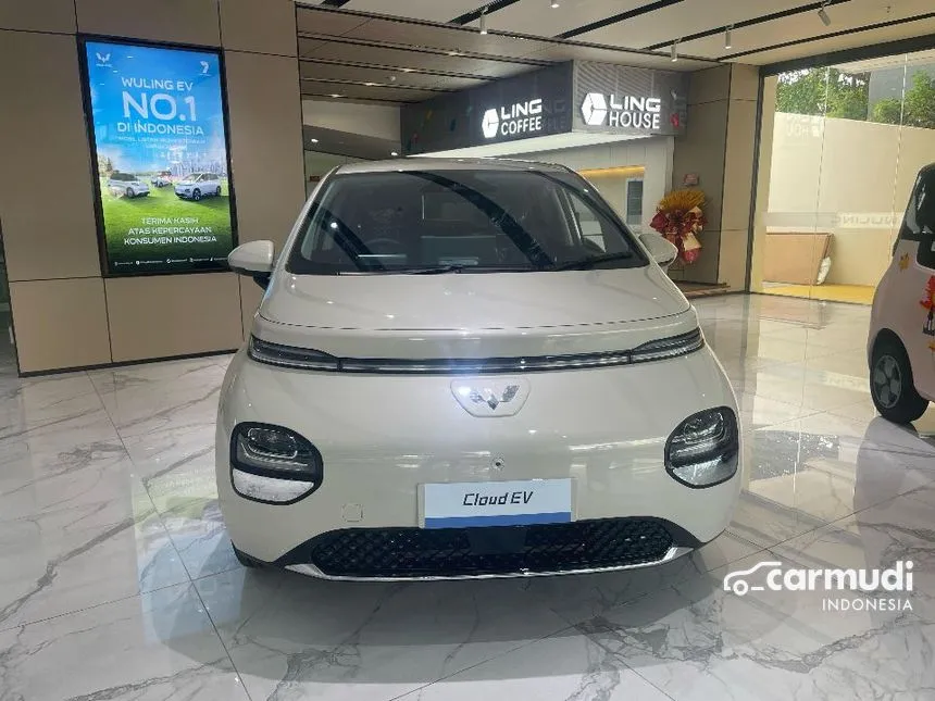 2025 Wuling Cloud EV Pro Hatchback