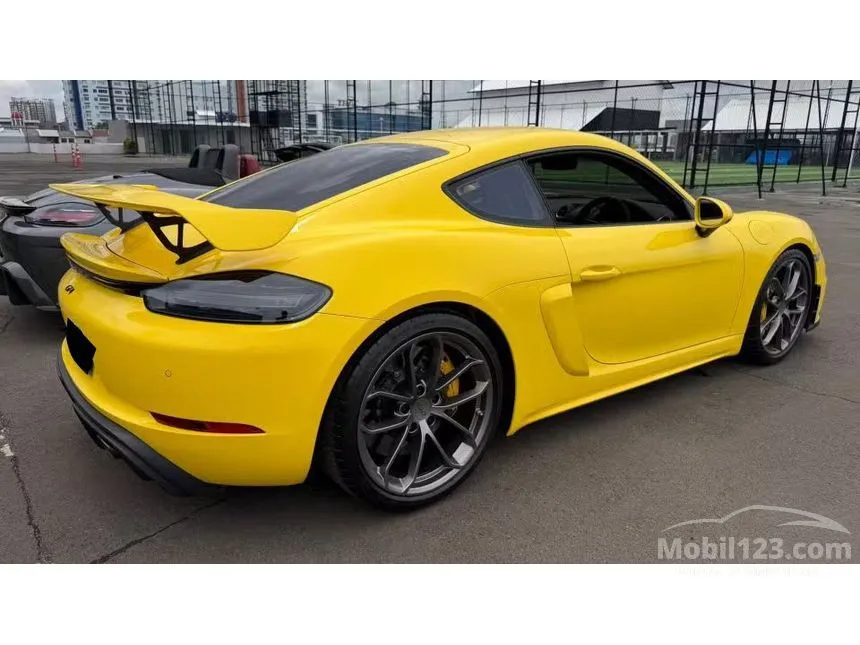 2021 Porsche 718 Cayman GT4 Coupe