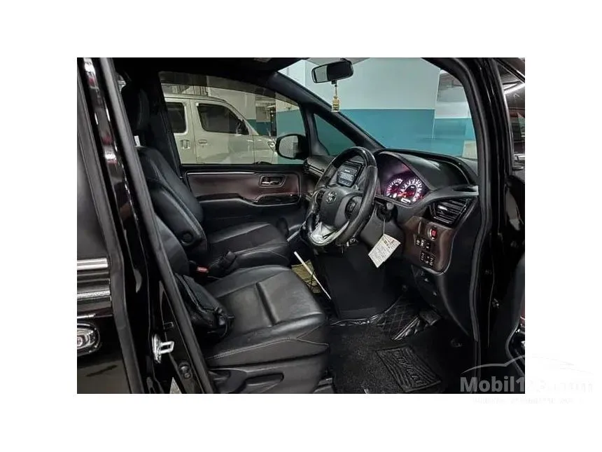 2021 Toyota Voxy MPV