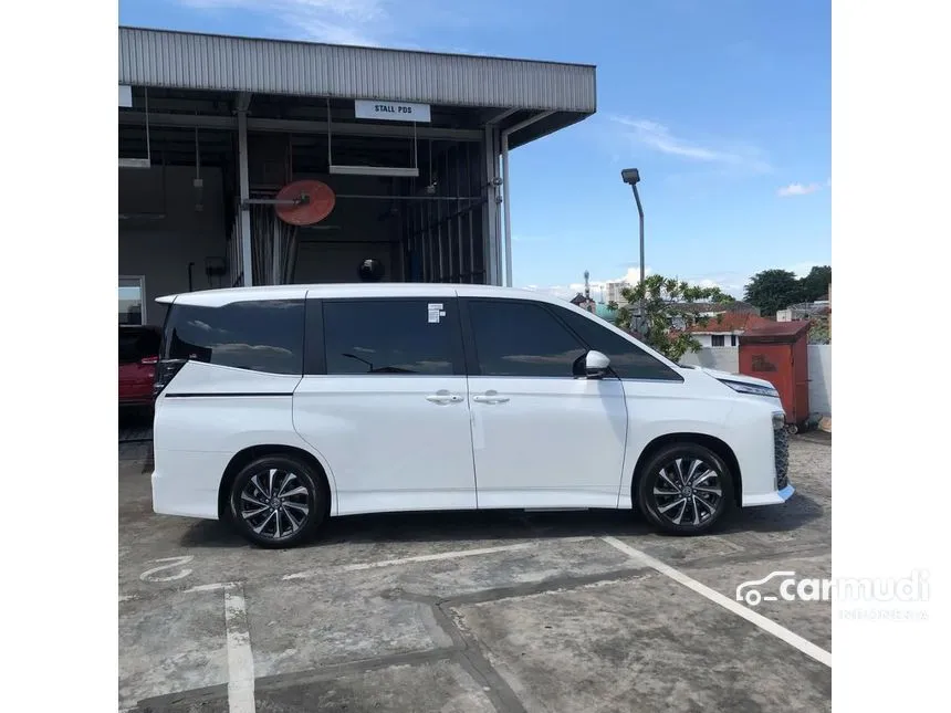 2025 Toyota Voxy (Premium Color) MPV