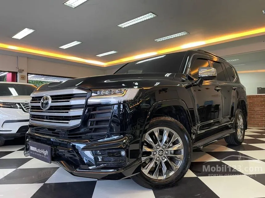 Jual Mobil Toyota Land Cruiser 2023 300 VX