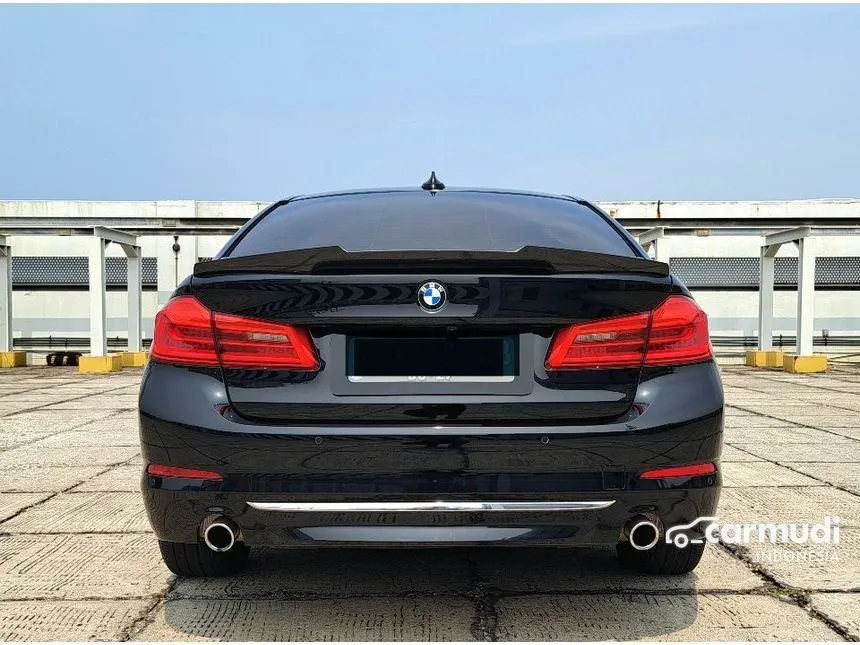 2018 BMW 520i Luxury Sedan