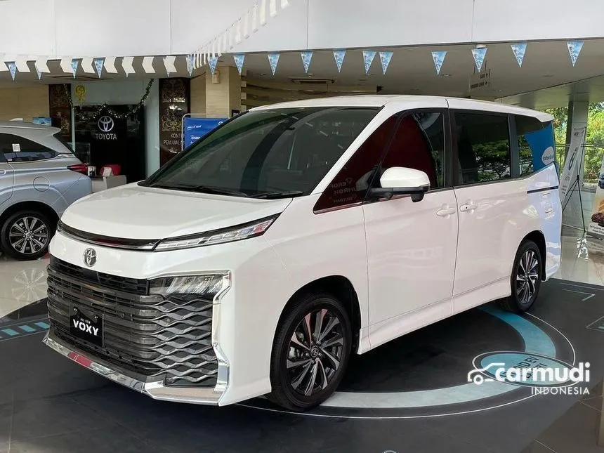 Jual Mobil Toyota Voxy 2023 2.0 di Jawa Barat Automatic Van Wagon Putih Rp 590.000.000