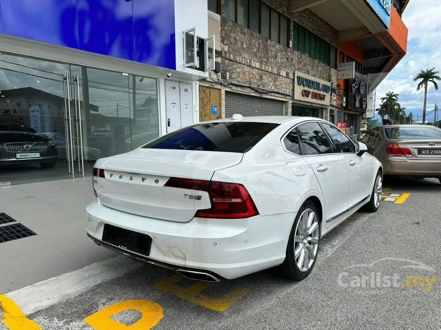 2017 Volvo S90 T8 Inscription Sedan