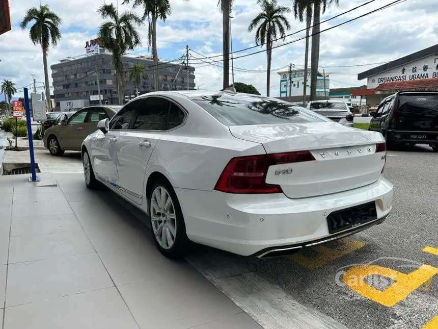 2017 Volvo S90 T8 Inscription Sedan