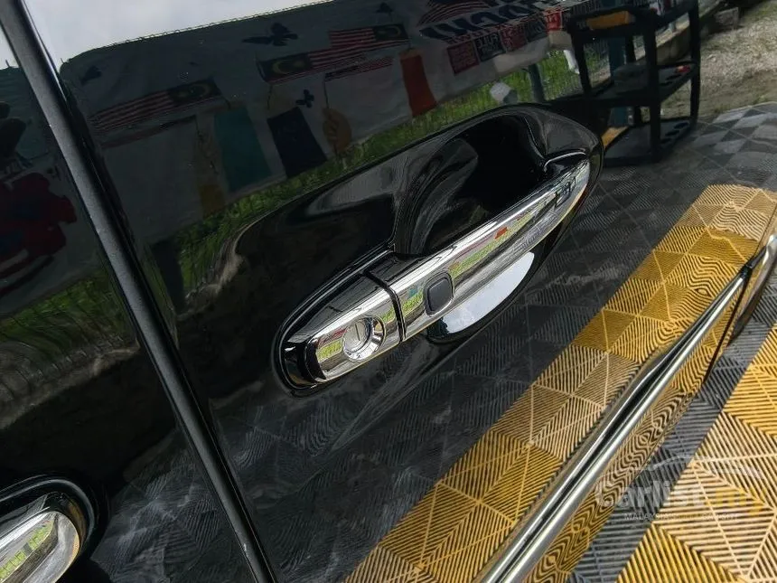 2013 Toyota Alphard MPV