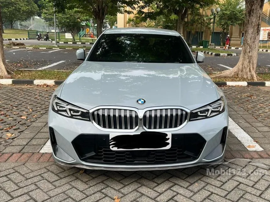 Jual Mobil BMW 320i 2022 M Sport 2.0 di Jawa Timur Automatic Sedan Abu
