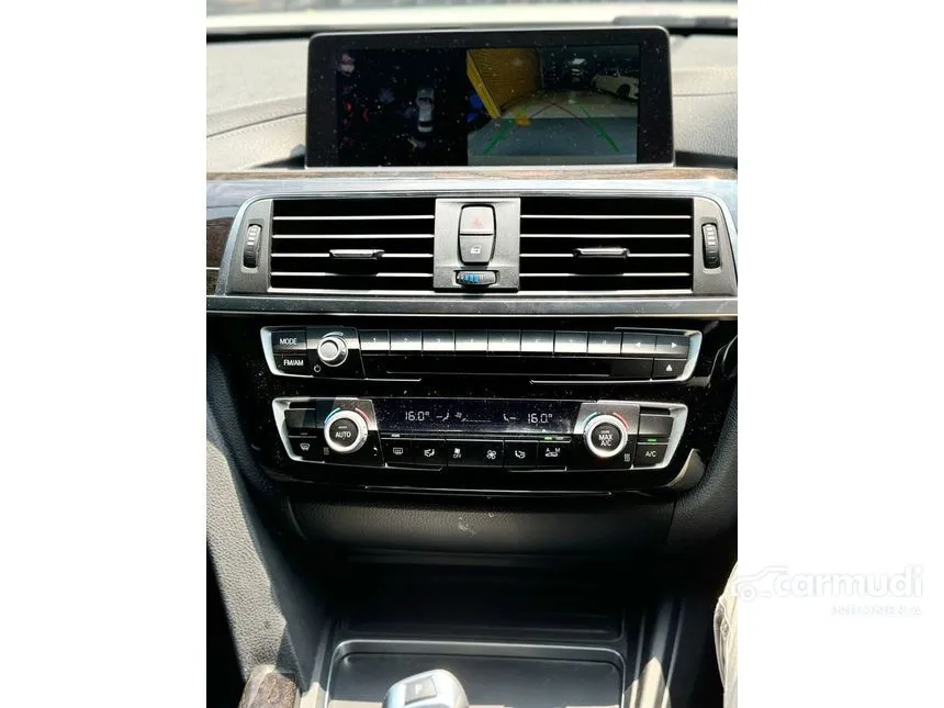 2018 BMW 320i Luxury Sedan