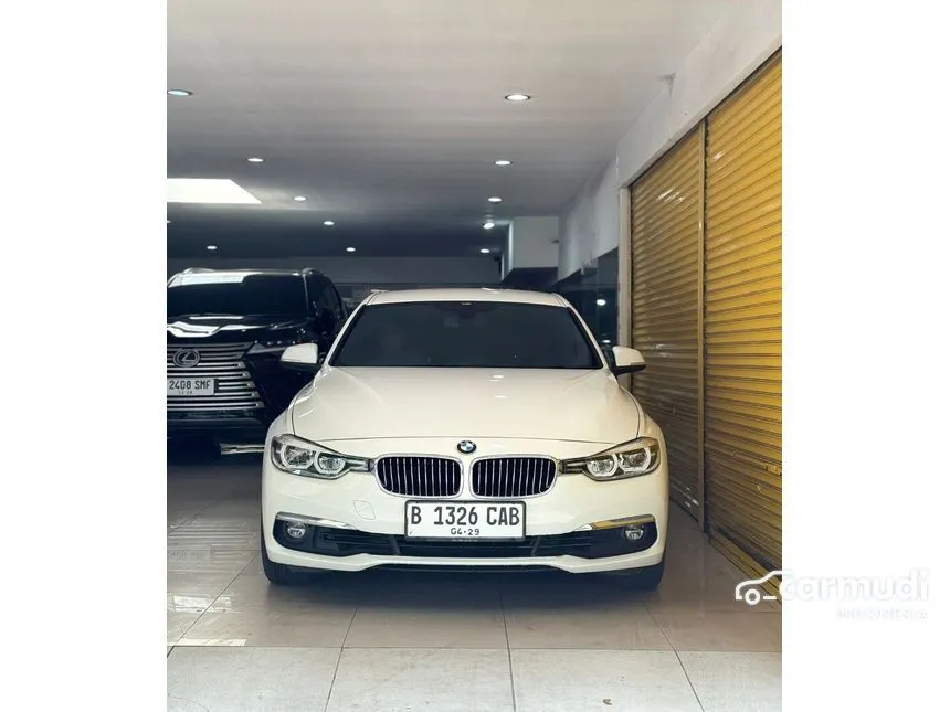 2018 BMW 320i Luxury Sedan