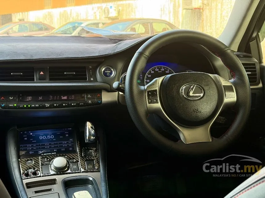2011 Lexus CT 200h Luxury Hatchback