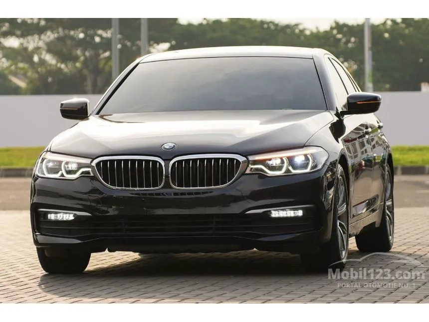 2020 BMW 520i Luxury Sedan
