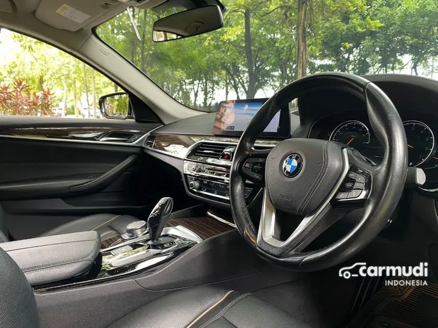 2018 BMW 520i Luxury Sedan