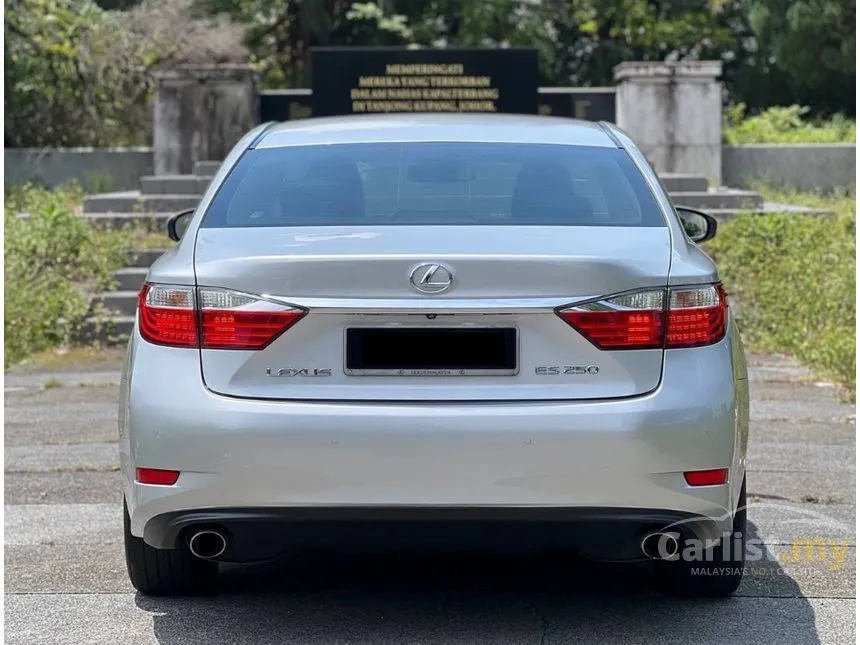 2013 Lexus ES 250 Sedan