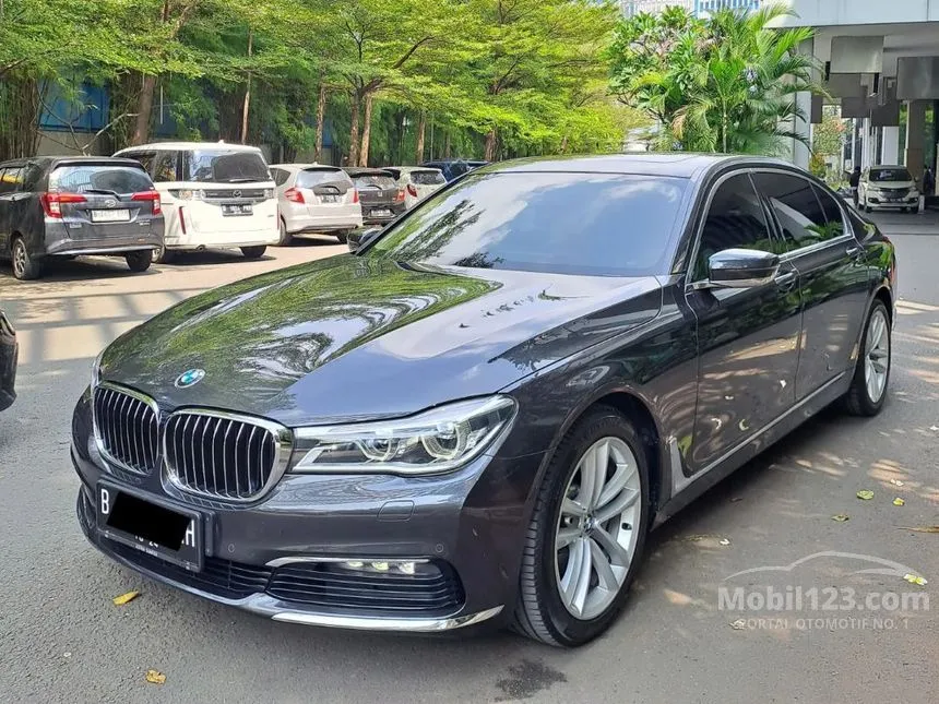 Jual Mobil BMW 730Li 2019 2.0 di DKI Jakarta Automatic Sedan Abu