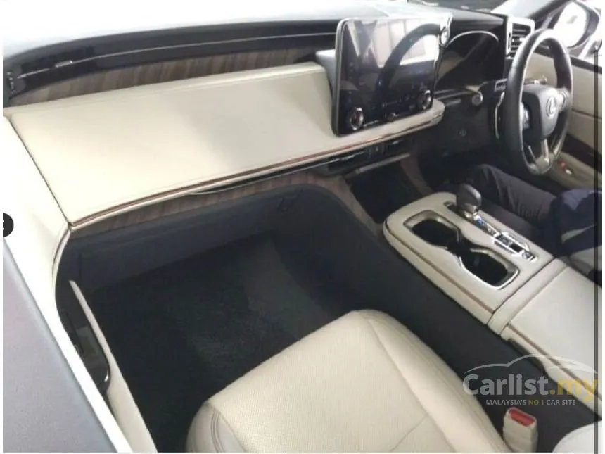 2025 Lexus LM 500h Version L 6 Seater MPV
