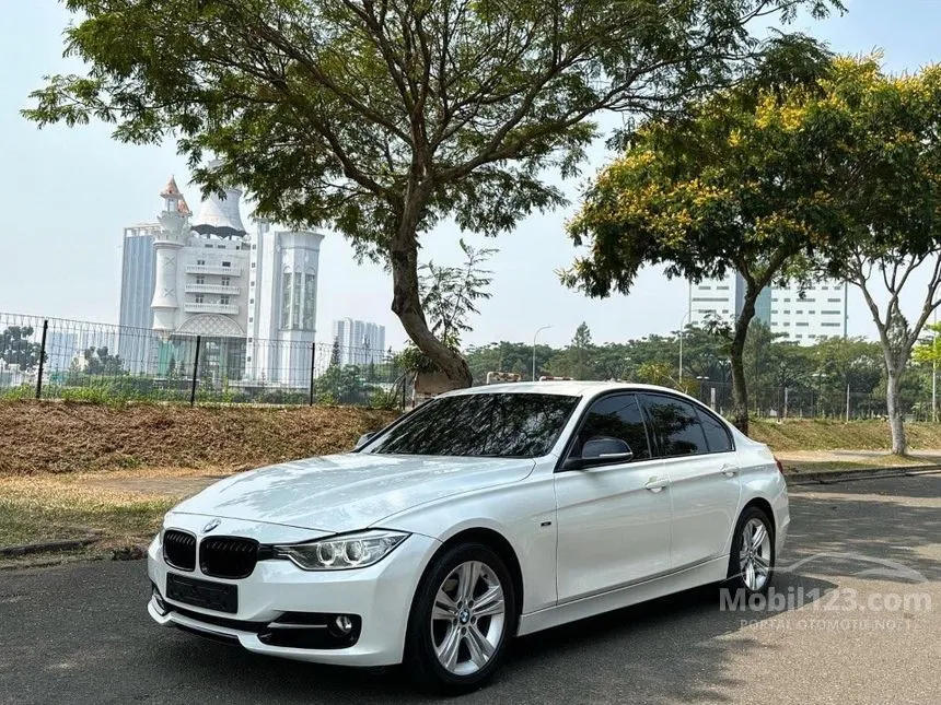 Jual Mobil BMW 320i 2015 Sport 2.0 di DKI Jakarta Automatic Sedan Putih Rp 356.000.000