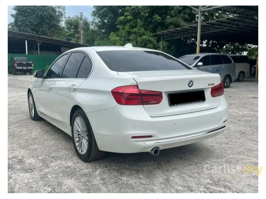 2019 BMW 318i Luxury Sedan