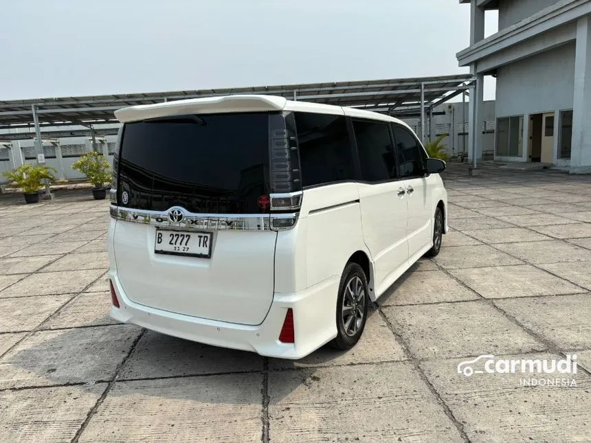 2017 Toyota Voxy MPV