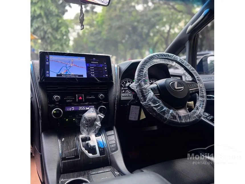 2020 Lexus LM 350 4 Seater MPV