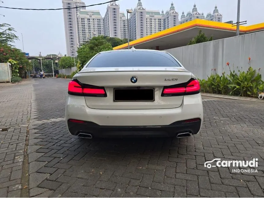 2018 BMW 530i Luxury Sedan