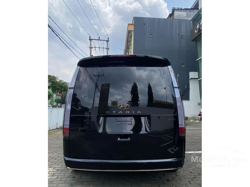 Jual Mobil Hyundai Staria 2024 Signature 7 2.2 di Jawa Barat Automatic Wagon Lainnya Rp 1.060.000.000
