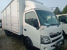 2015 Hino WU720 4.0 20kaki box van